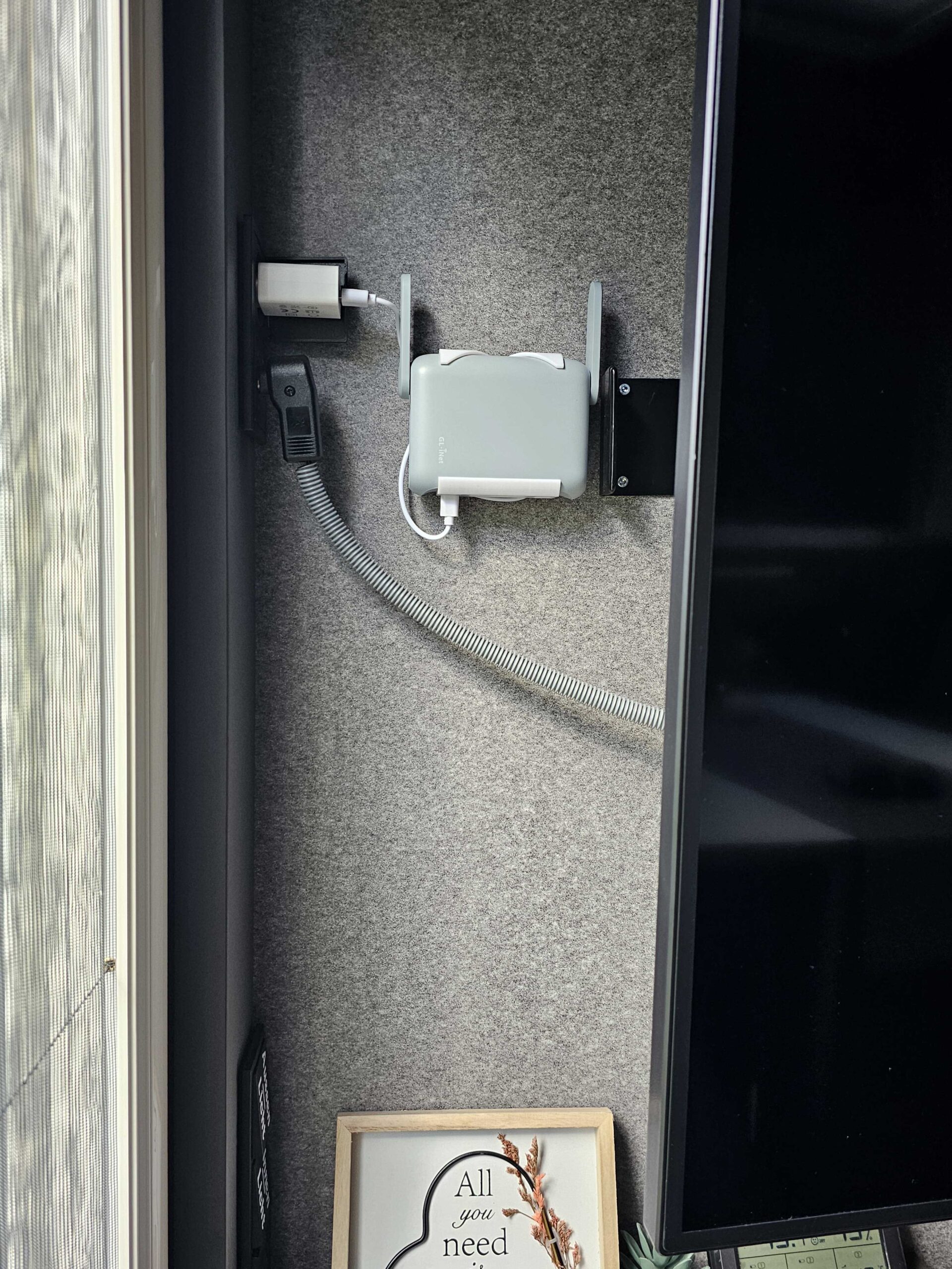 Montageort des WLAN-Routers im Wohnmobil aus größerem Blickwinkel
